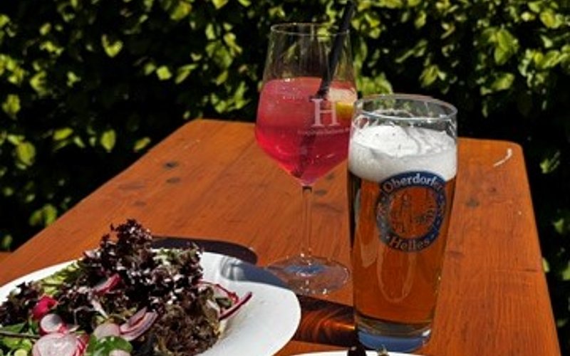 Zünftige Gerichte im Biergarten
