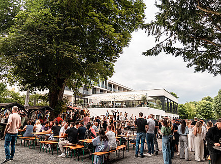 Biergarten mit Blick über Kassel